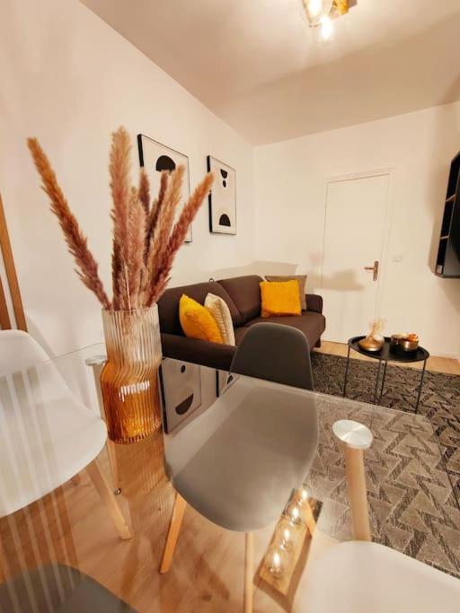 Joli Appartement Au Pied Du Tramway Bezons Exterior foto