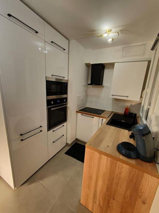 Joli Appartement Au Pied Du Tramway Bezons Exterior foto